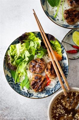  Bún Chả: A Flavorful Symphony of Grilled Pork and Refreshing Herbs!