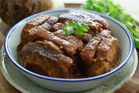  Steamed Pork with Taro Root: Can A Melt-In-Your-Mouth Texture Ever Be Paired With Earthy Sweetness?